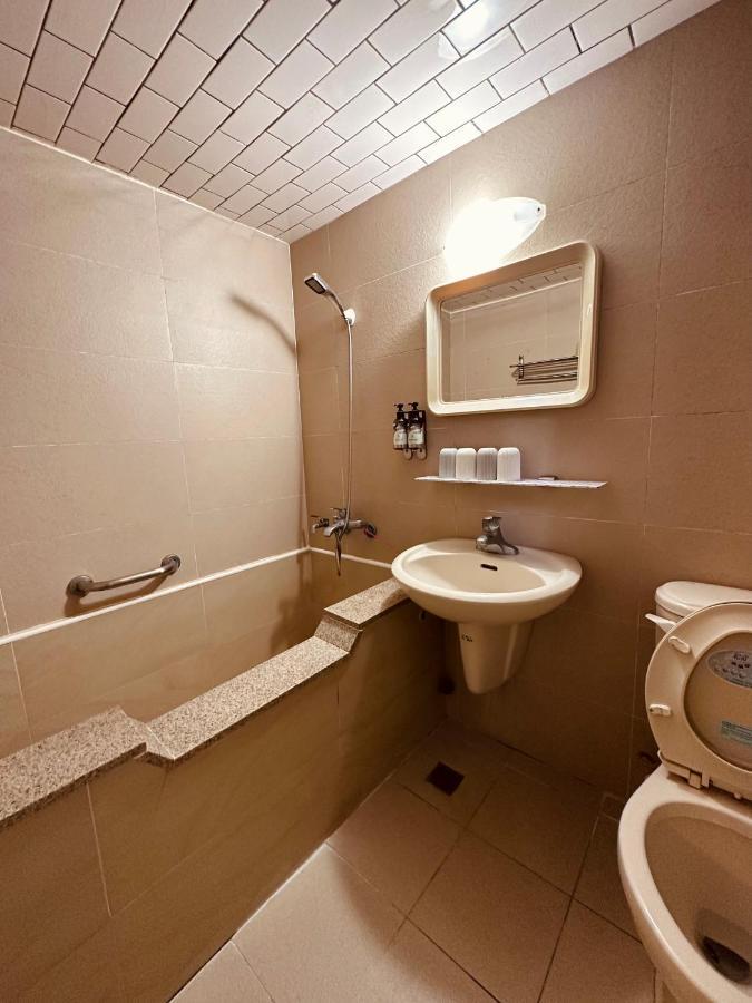 Ming Ren Hotspring Hotel Jiaoxi Exterior photo