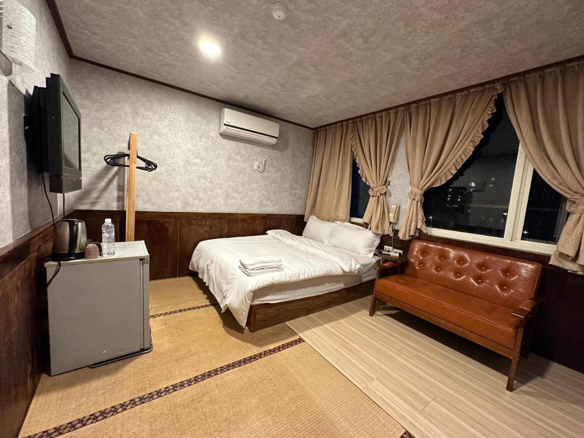 Ming Ren Hotspring Hotel Jiaoxi Exterior photo