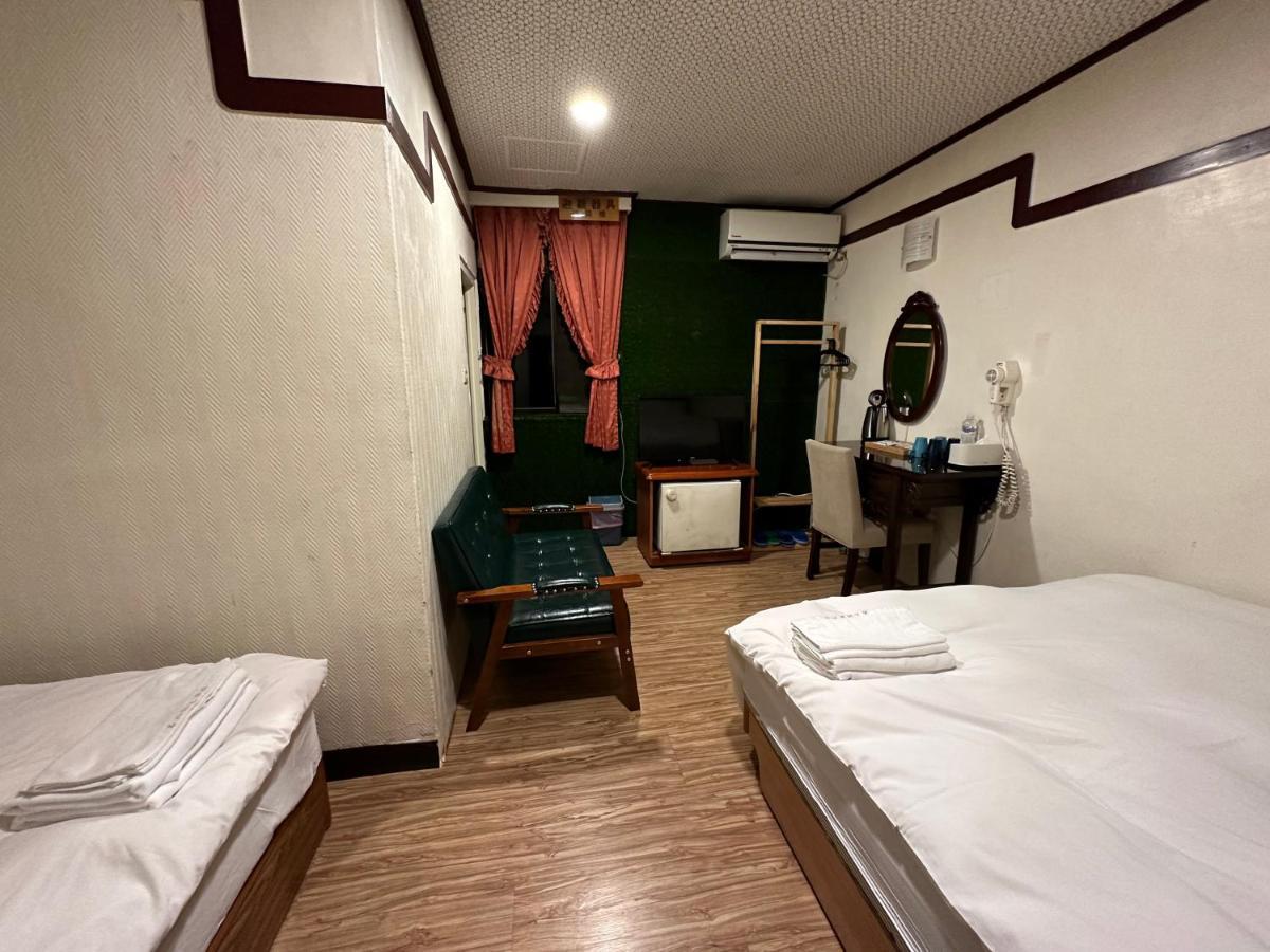 Ming Ren Hotspring Hotel Jiaoxi Exterior photo